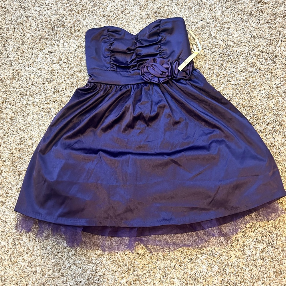NEW with tags!! Elegant strapless mini Purple Dress, size S